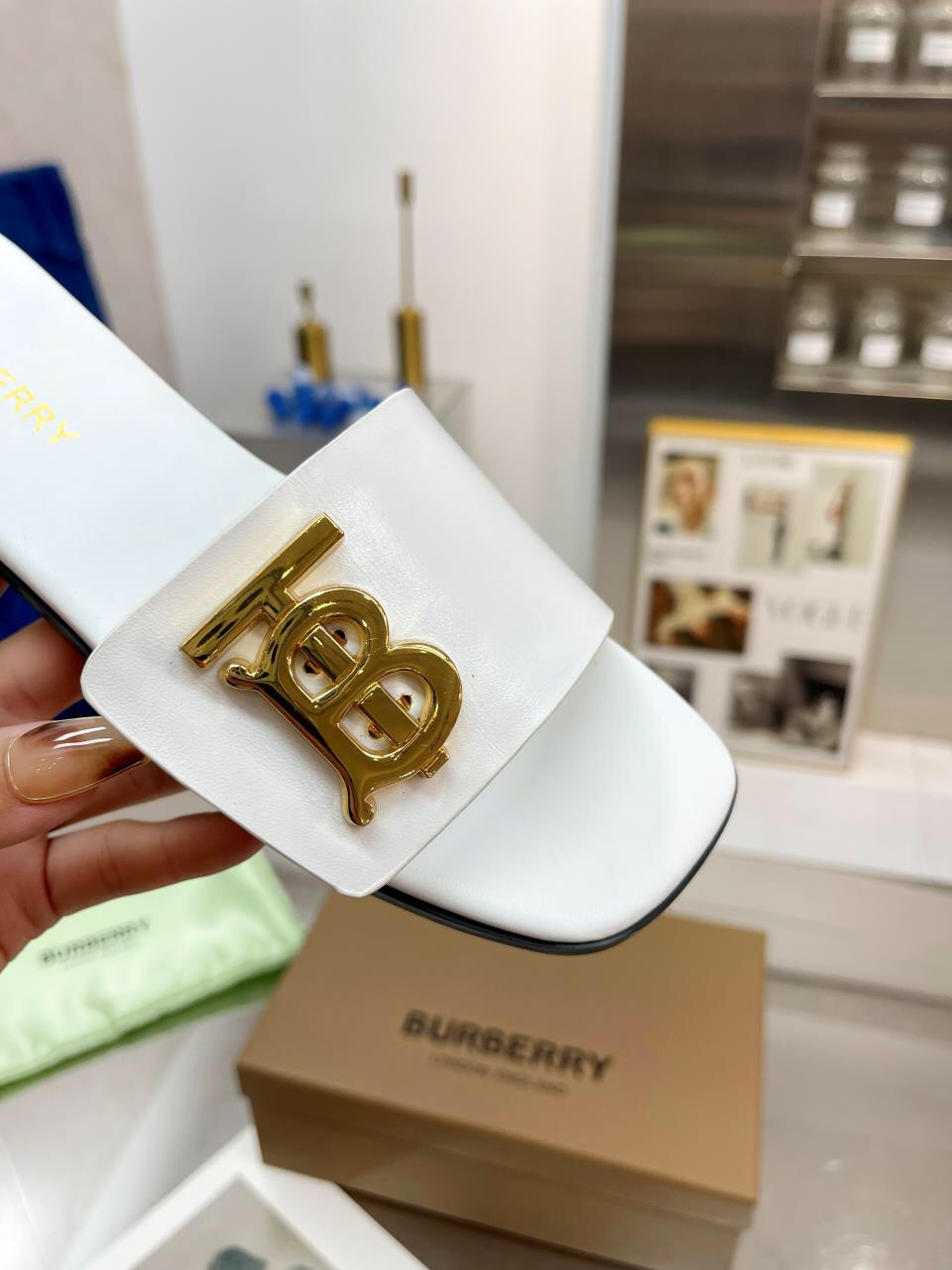 ua B**rry slides