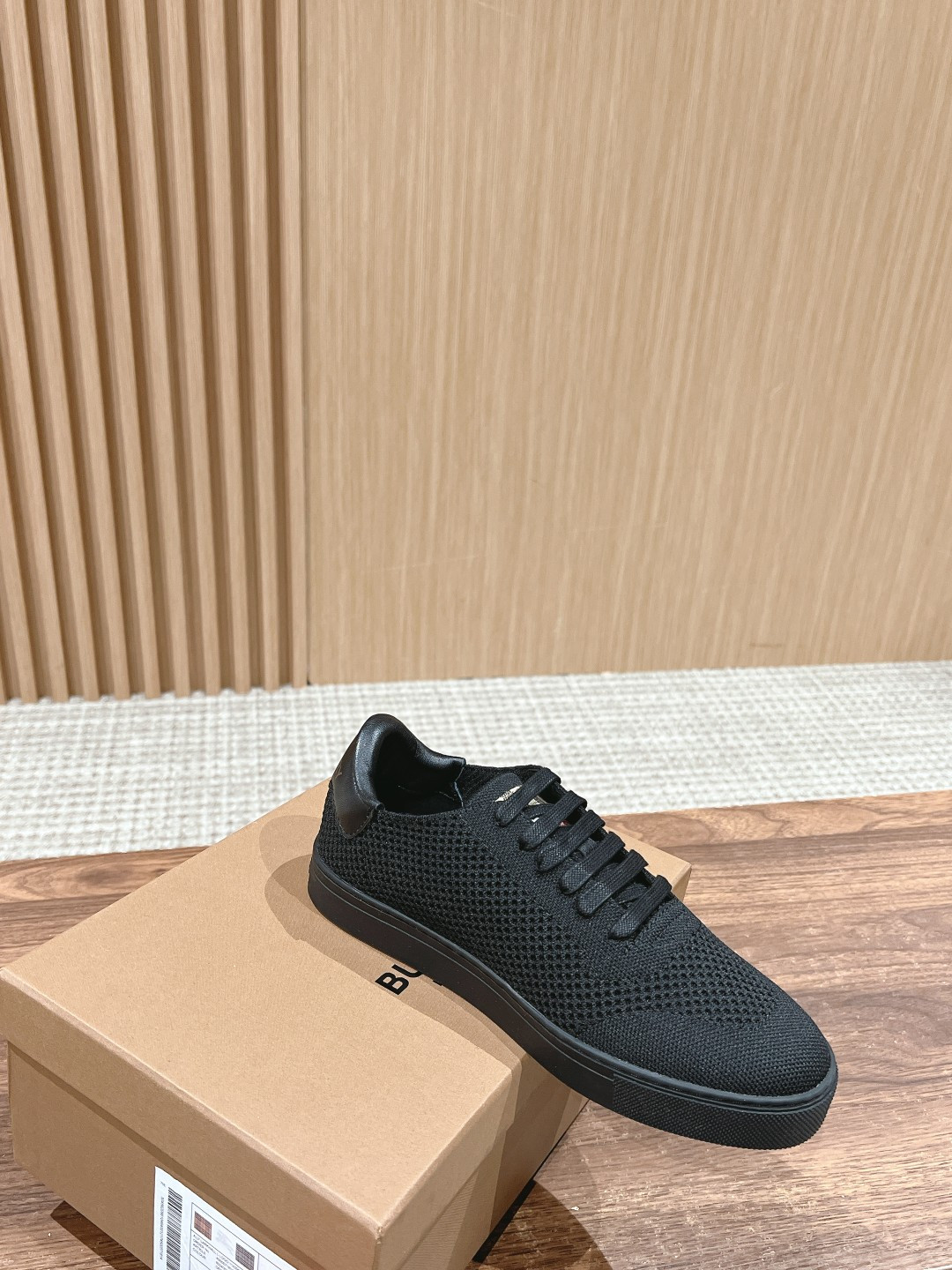 ua B**rry sneakers