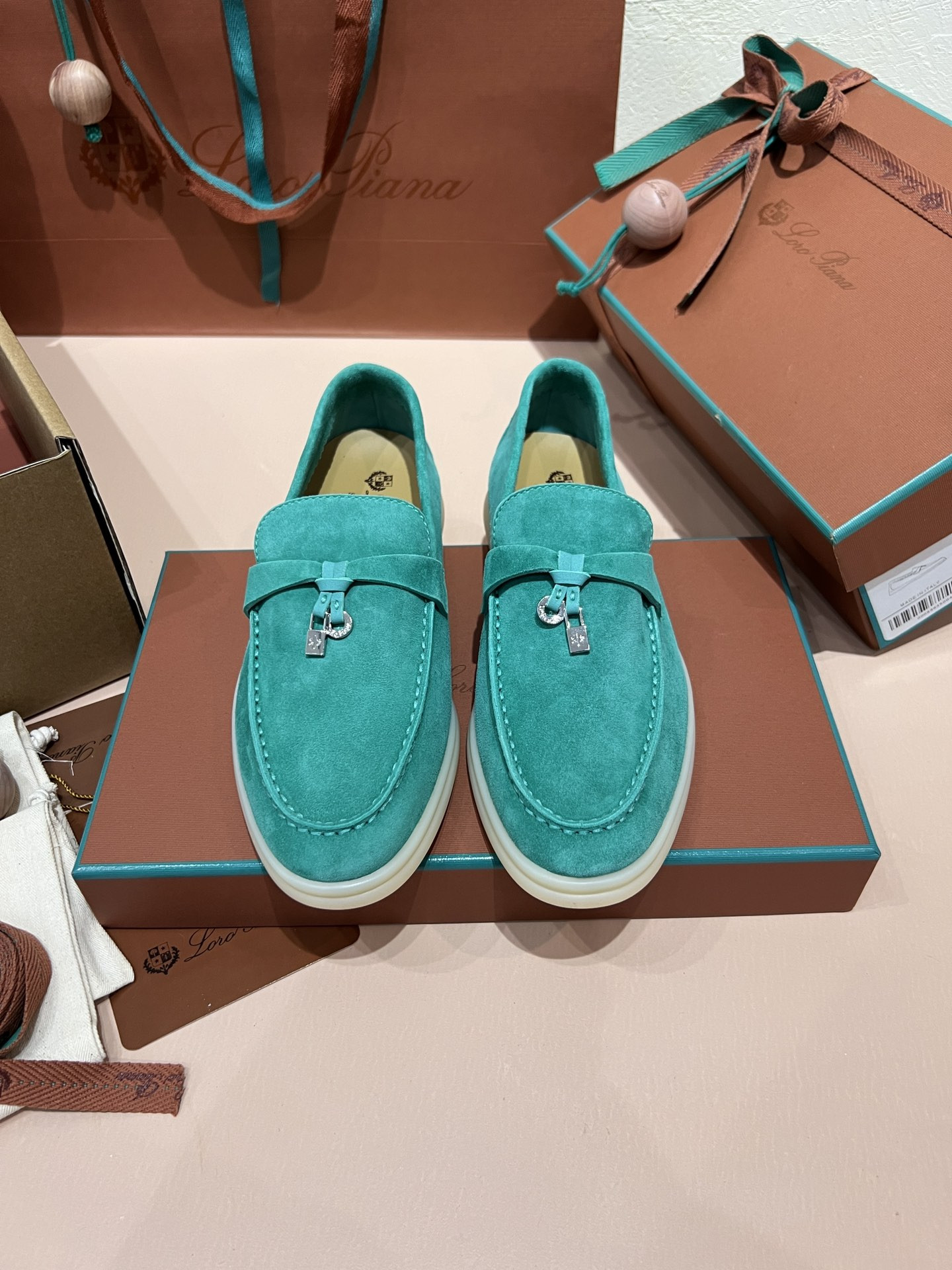 ua L**o p*ana summer charms walk loafers