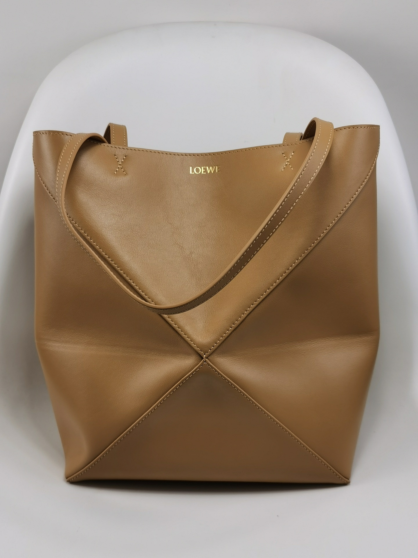 L0ew* medium puzzle fold tote in shiny calfskin 25.5x14.5x31.5cm