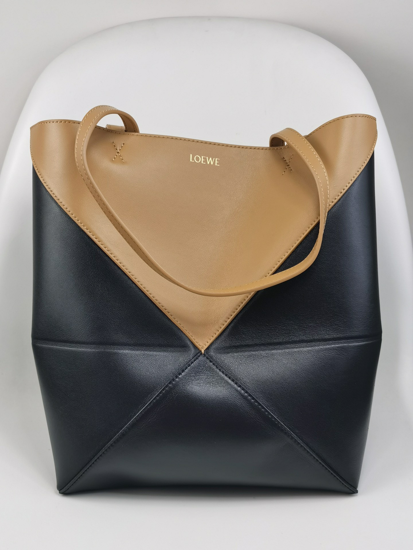 L0ew* medium puzzle fold tote in shiny calfskin 25.5x14.5x31.5cm