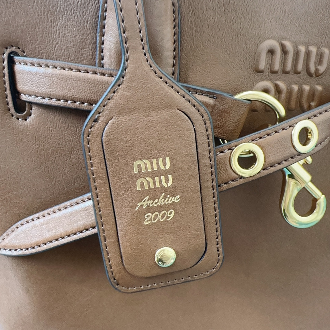 Miu Miu aventure nappa 31X40X13CM