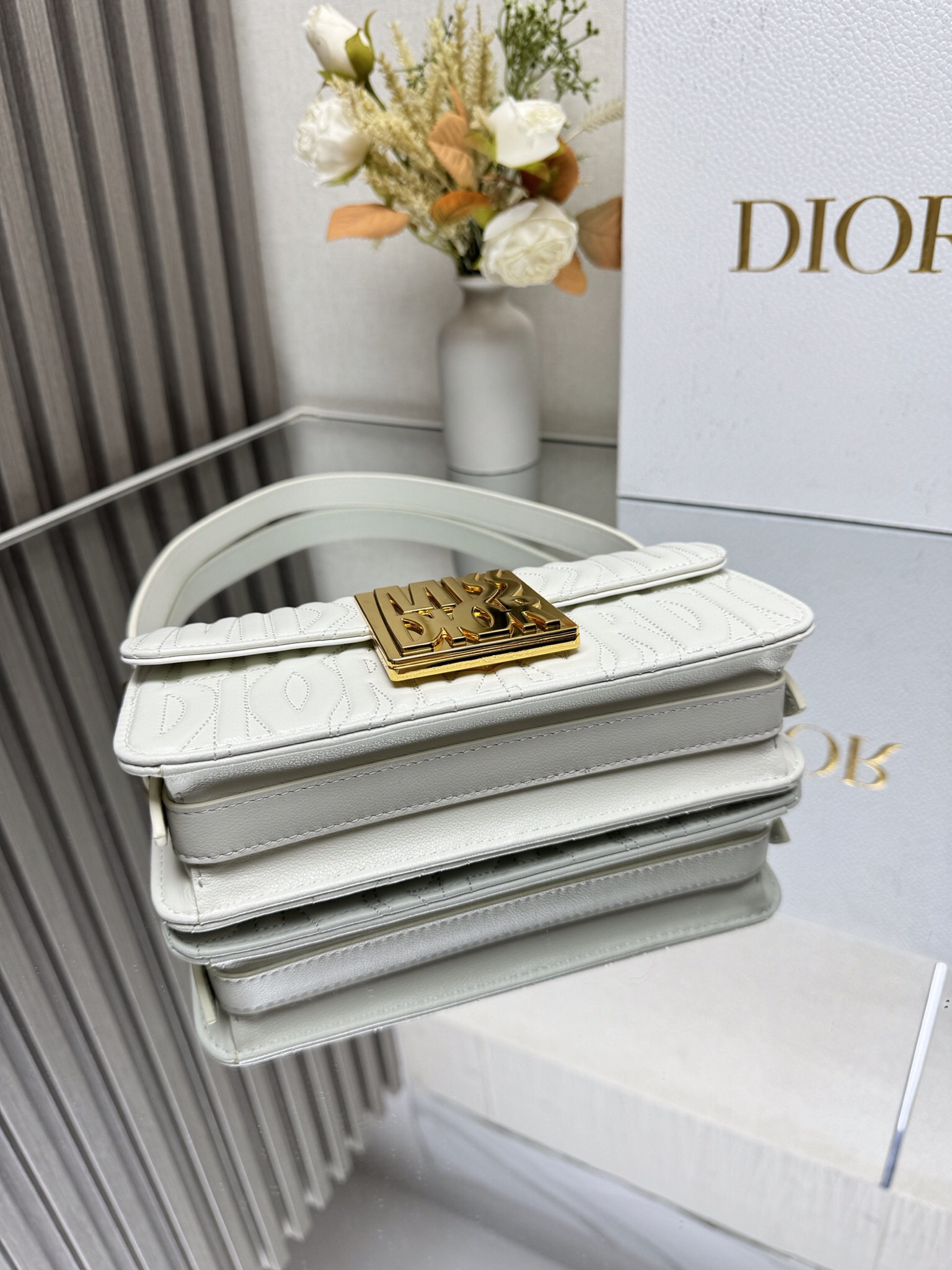 D*or miss D*or flap bag 22 x 11 x 6 cm