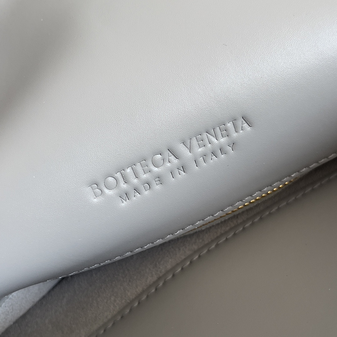 bo*te*ga Ve*ne*ta liberta 23 x 35 x 6cm