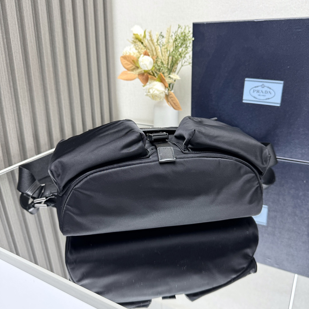 Pra*a re-nylon x leather shoulder bag 18x24x5.5cm