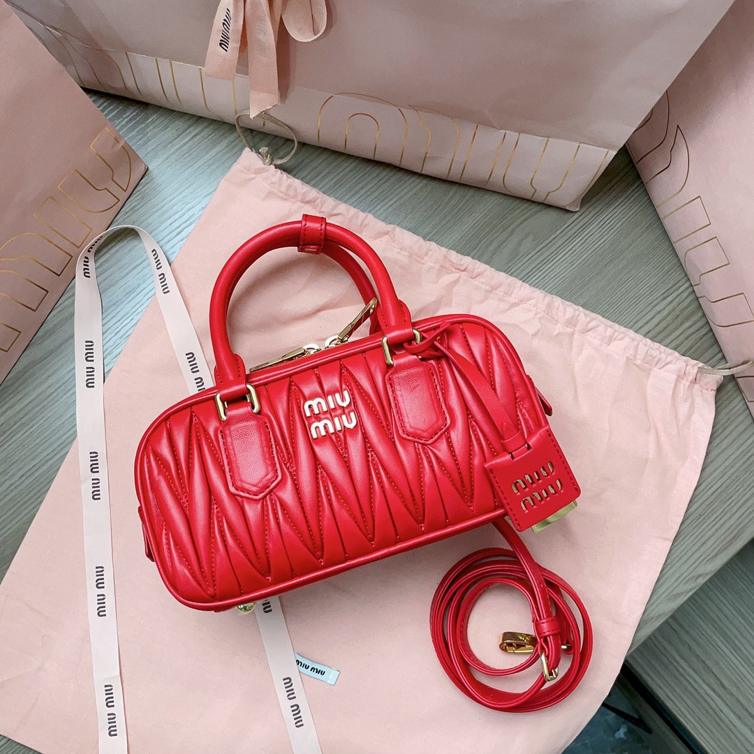Miu Miu Arcadie matelassé nappa leather bag 22X10.5X7.5cm