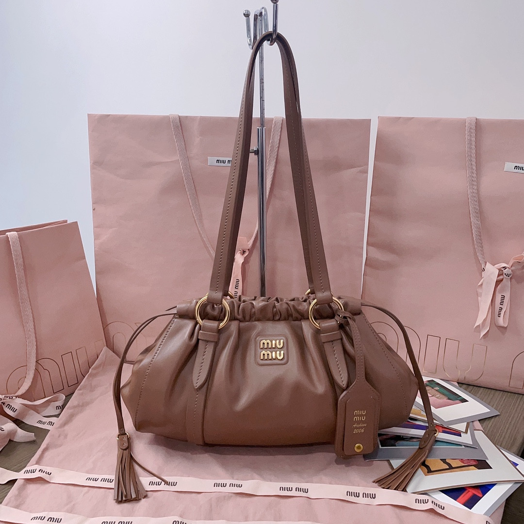 Miu Miu Small Joie nappa leather bag 16x32x10.5cm