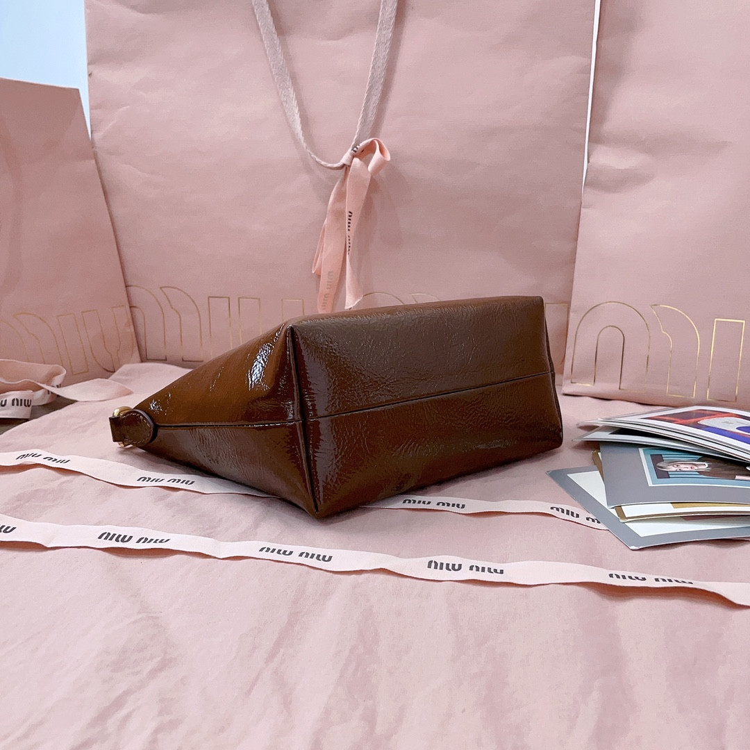 MIU MIU Naplak patent leather pouch 14x18.5x10cm