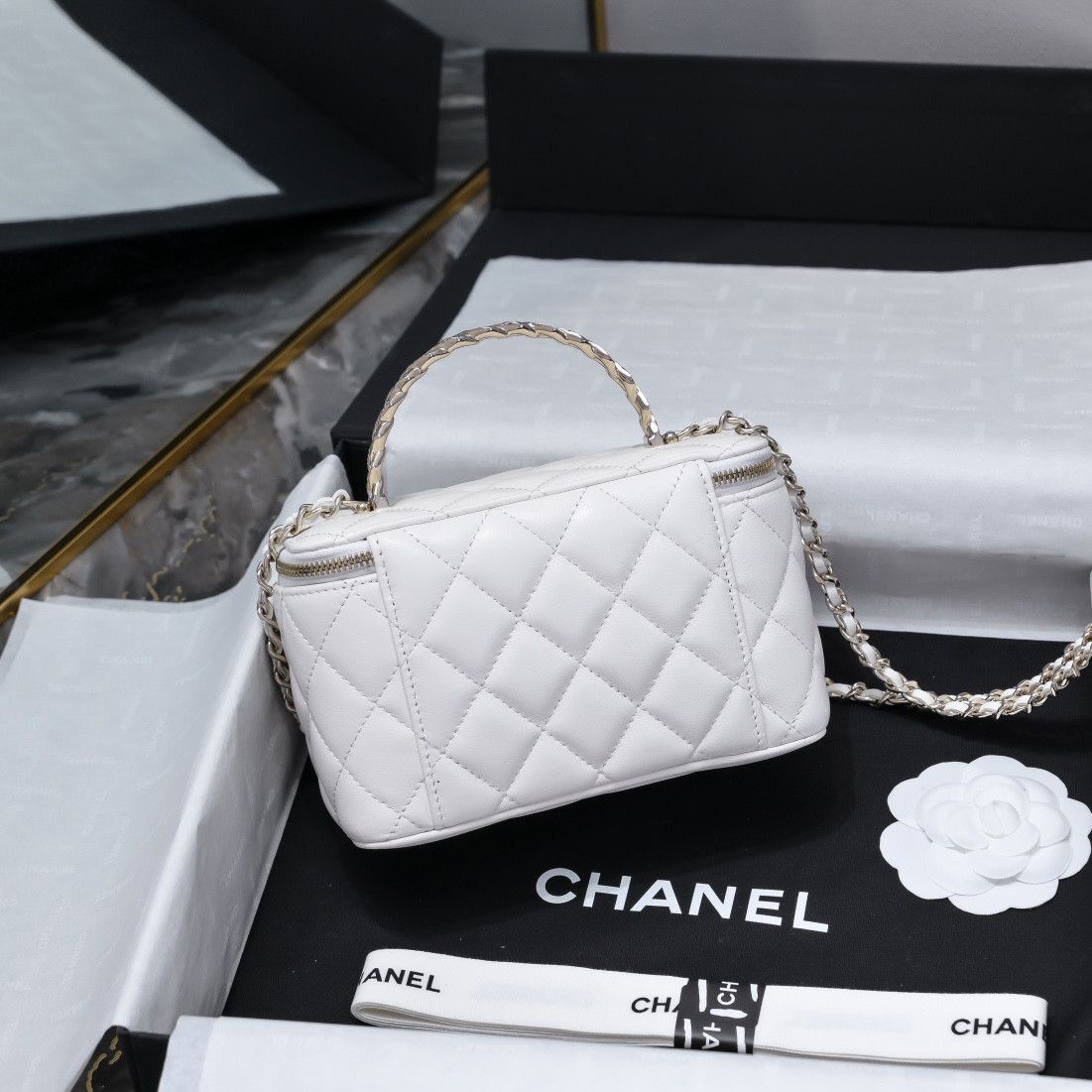 Ch*el clutch with chain 10x16x8cm