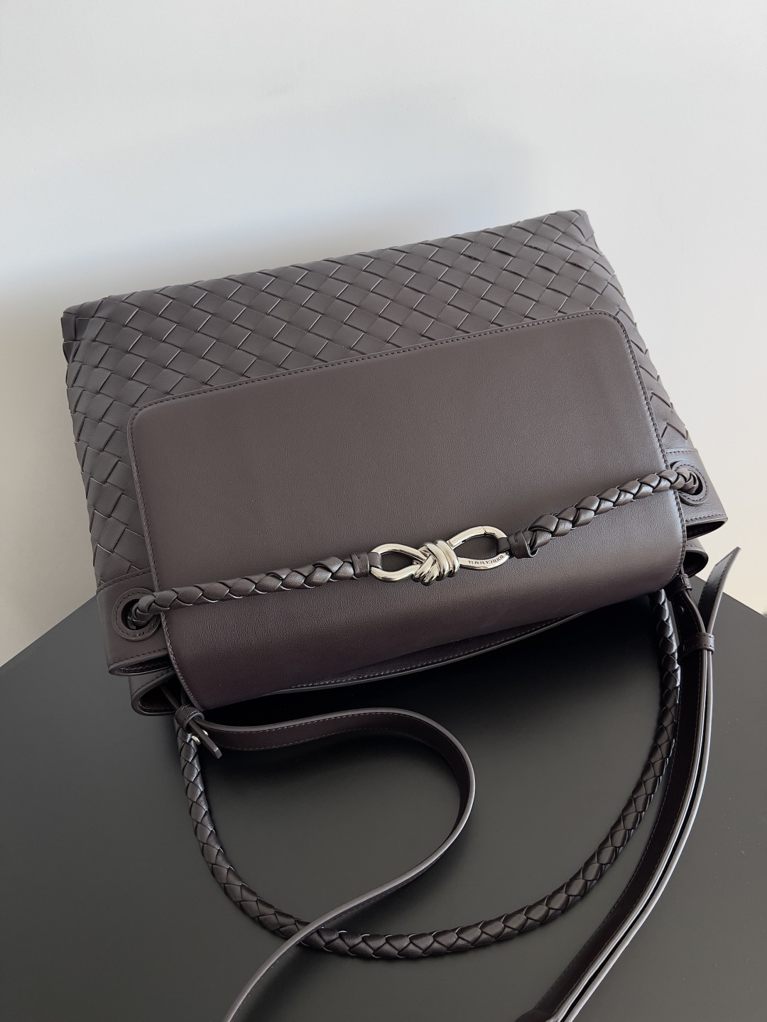 bo*te*ga Ve*ne*ta medium andiamo messenger 37x26x13cm