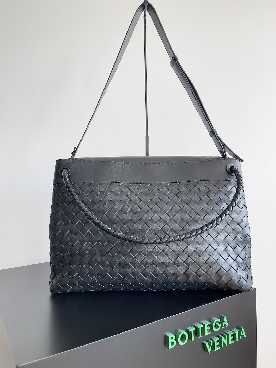 bo*te*ga Ve*ne*ta large andiamo messenger 43x32x20cm