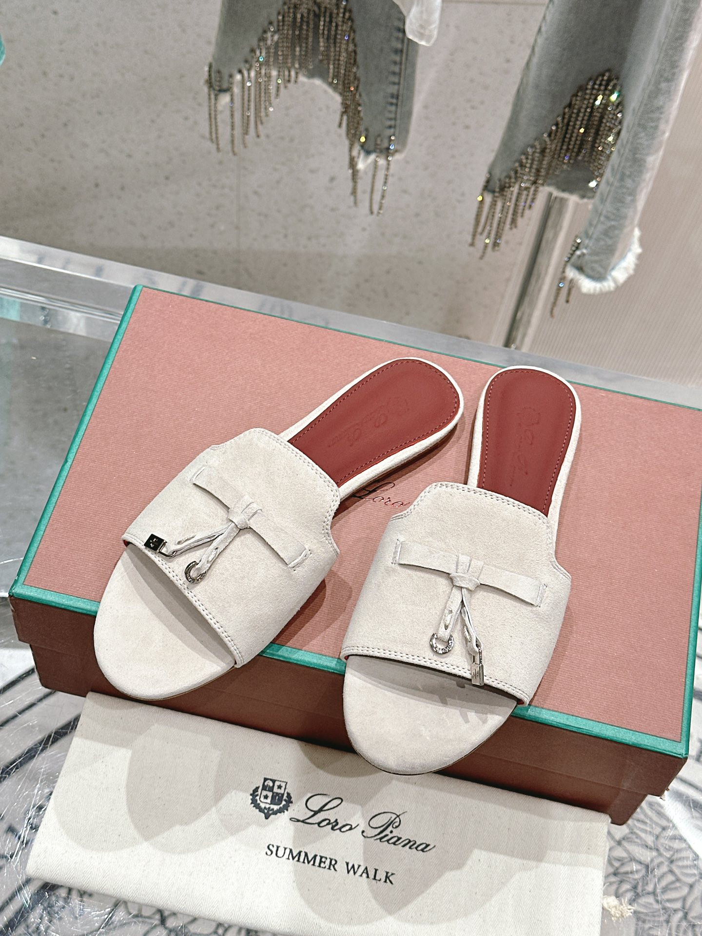 ua L**o p*ana summer charms sandal