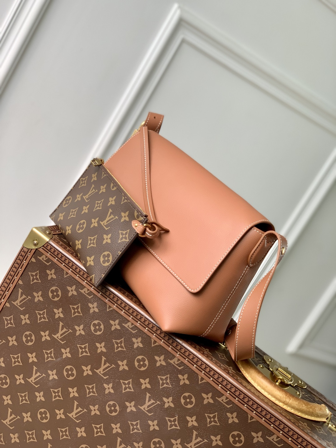 LV Messenger Bag M13151 30x18x12cm