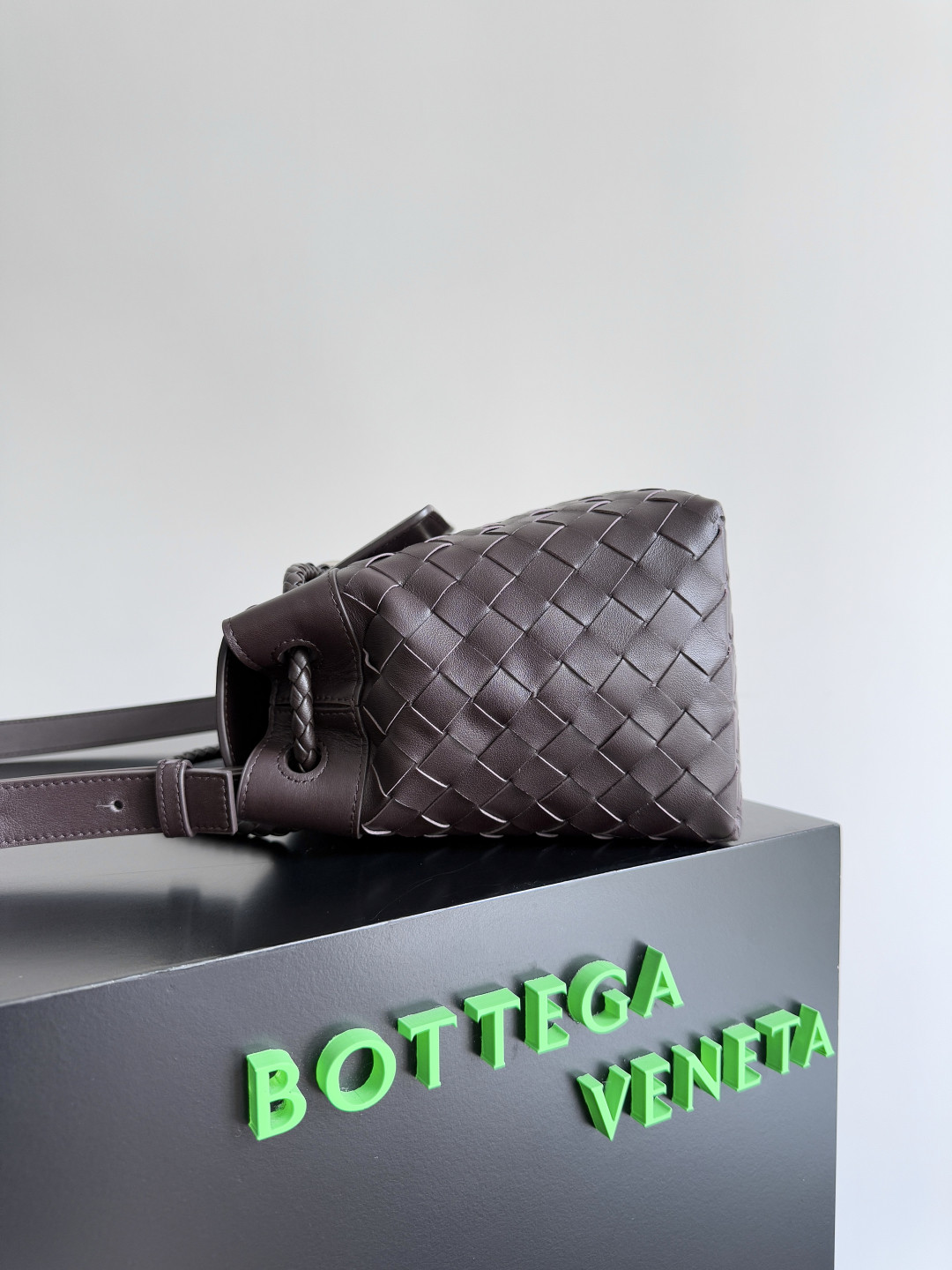 bo*te*ga Ve*ne*ta small andiamo messenger 29x20x13cm