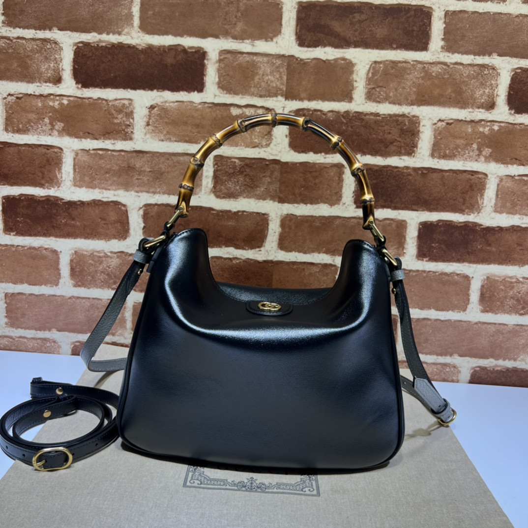 G*u*i diana medium shoulder bag 30x23x6.5cm