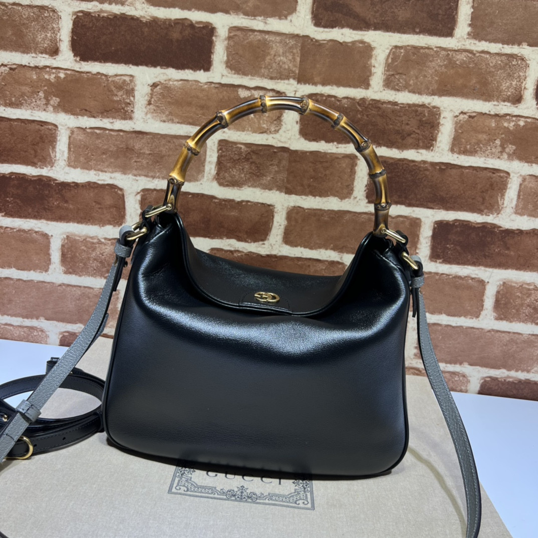 G*u*i diana medium shoulder bag 30x23x6.5cm