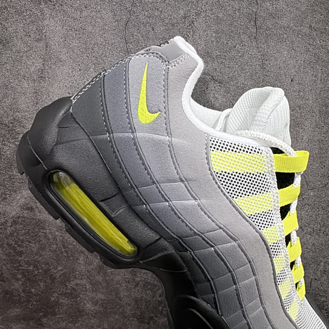 UA NIKE Air Max 95