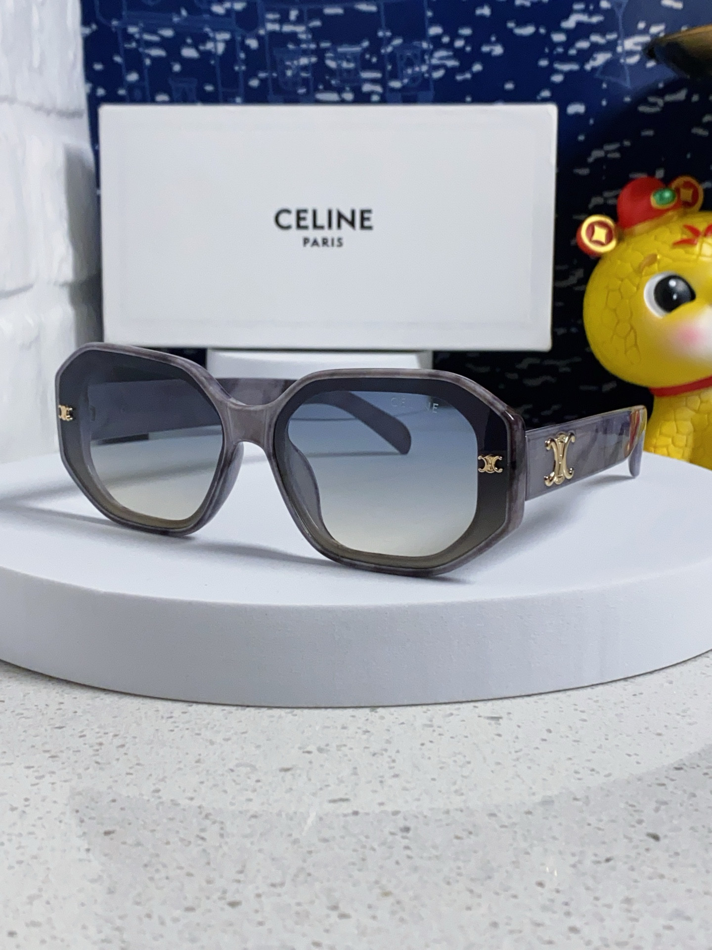 Ce**e glasses