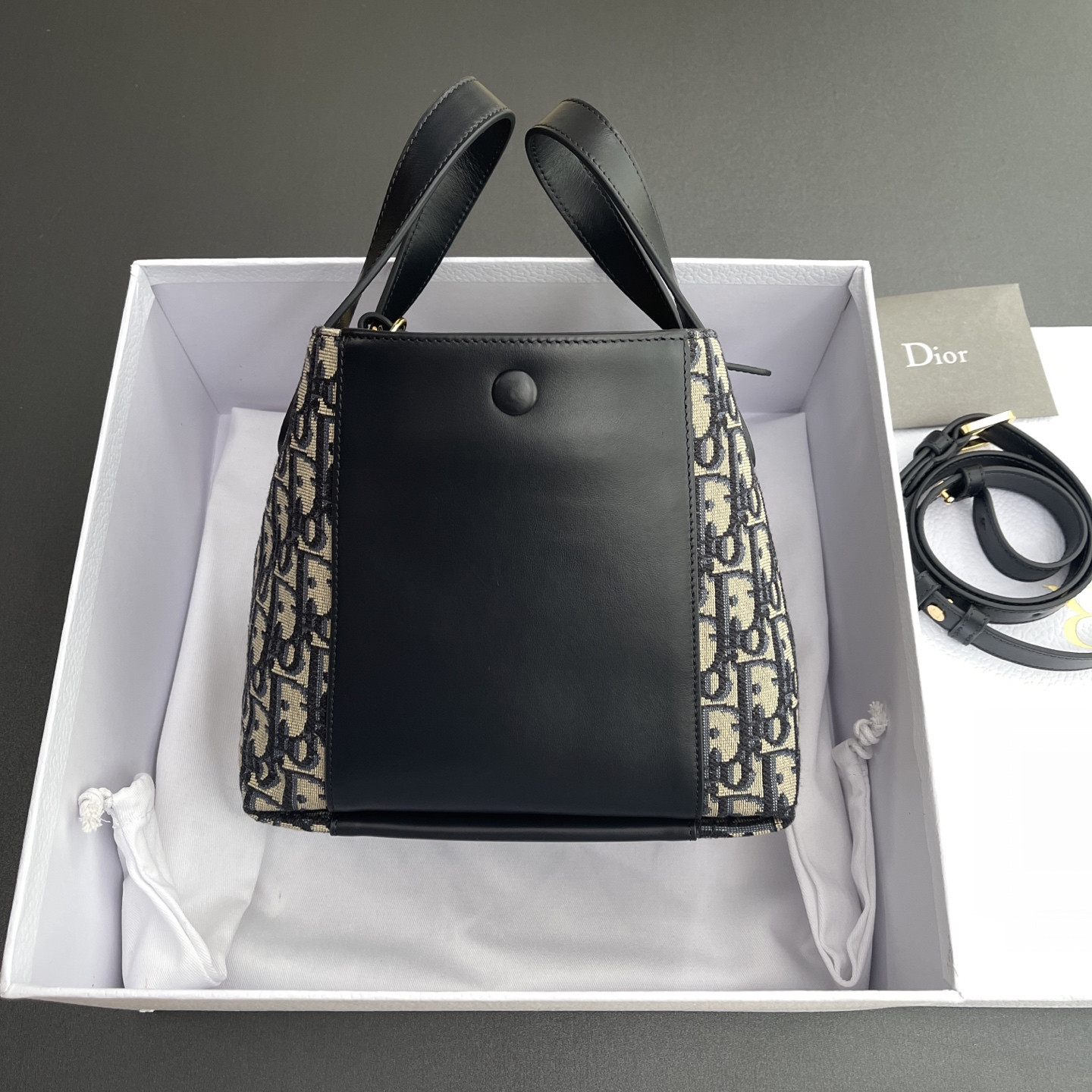 D*or small signature bucket bag 21x19x11cm