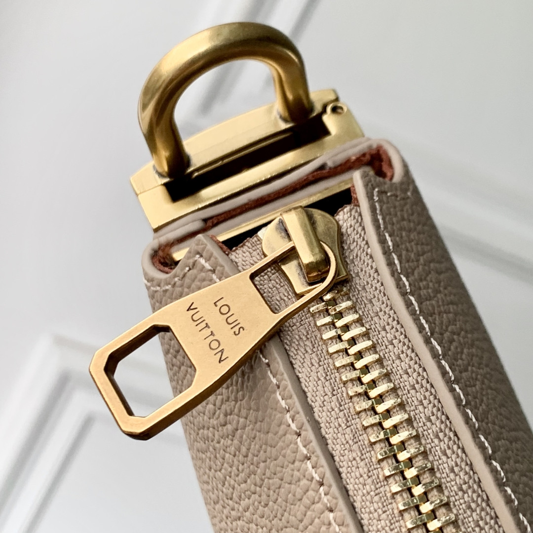 LV Low Key Cookie MM M14635 32x26x5cm