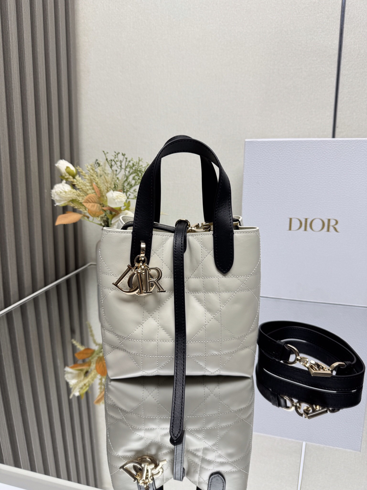 D*or small D*or toujours vertical bag 18.5x18.5x12cm