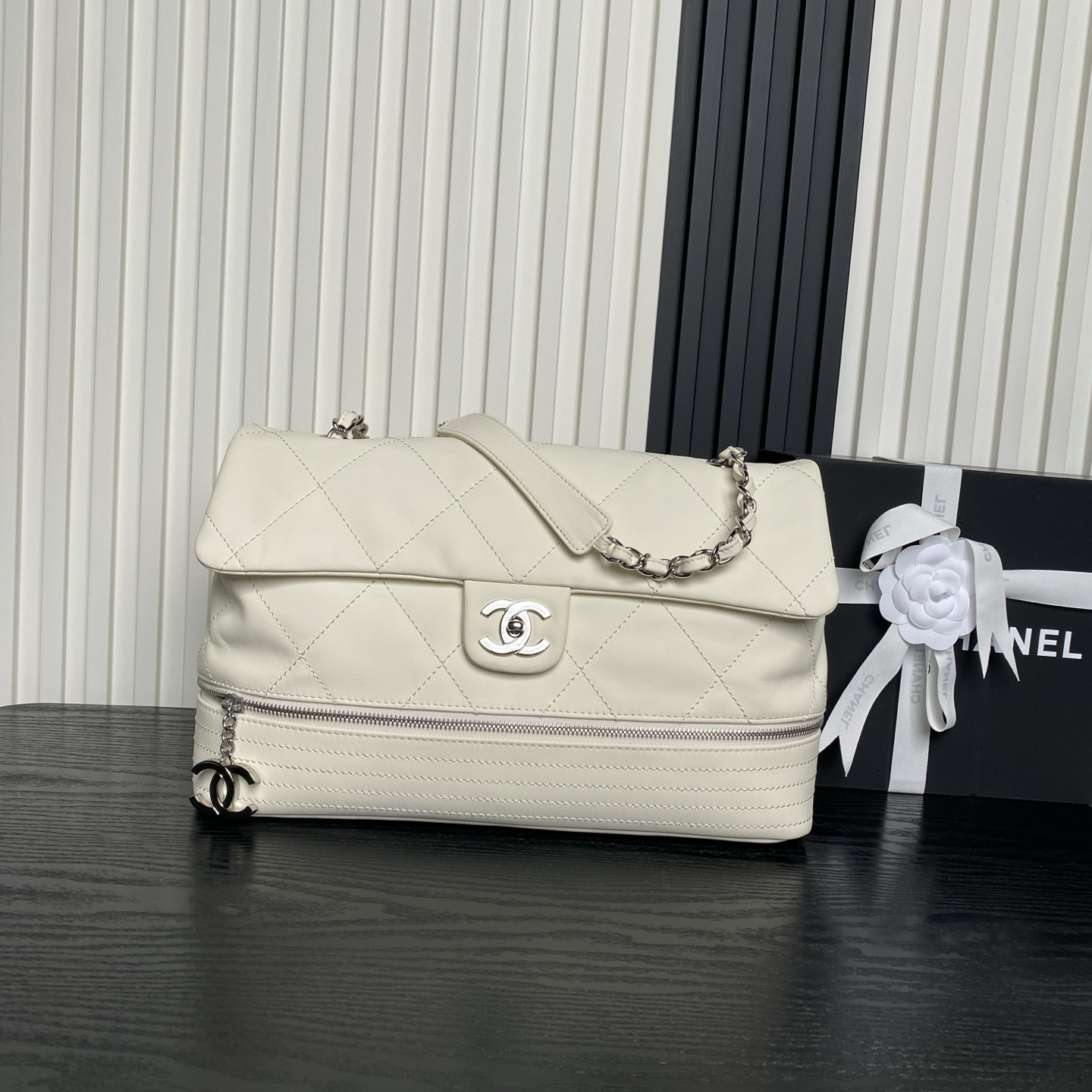 Ch*el vintage graffiti tote airport bag 36x24x12cm