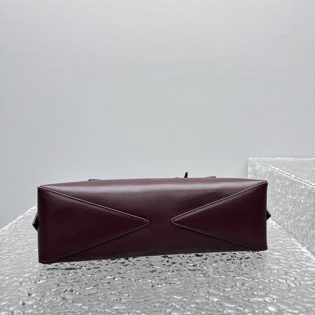 ALAÏA LE TECKEL MEDIUM BAG 33x11x10cm