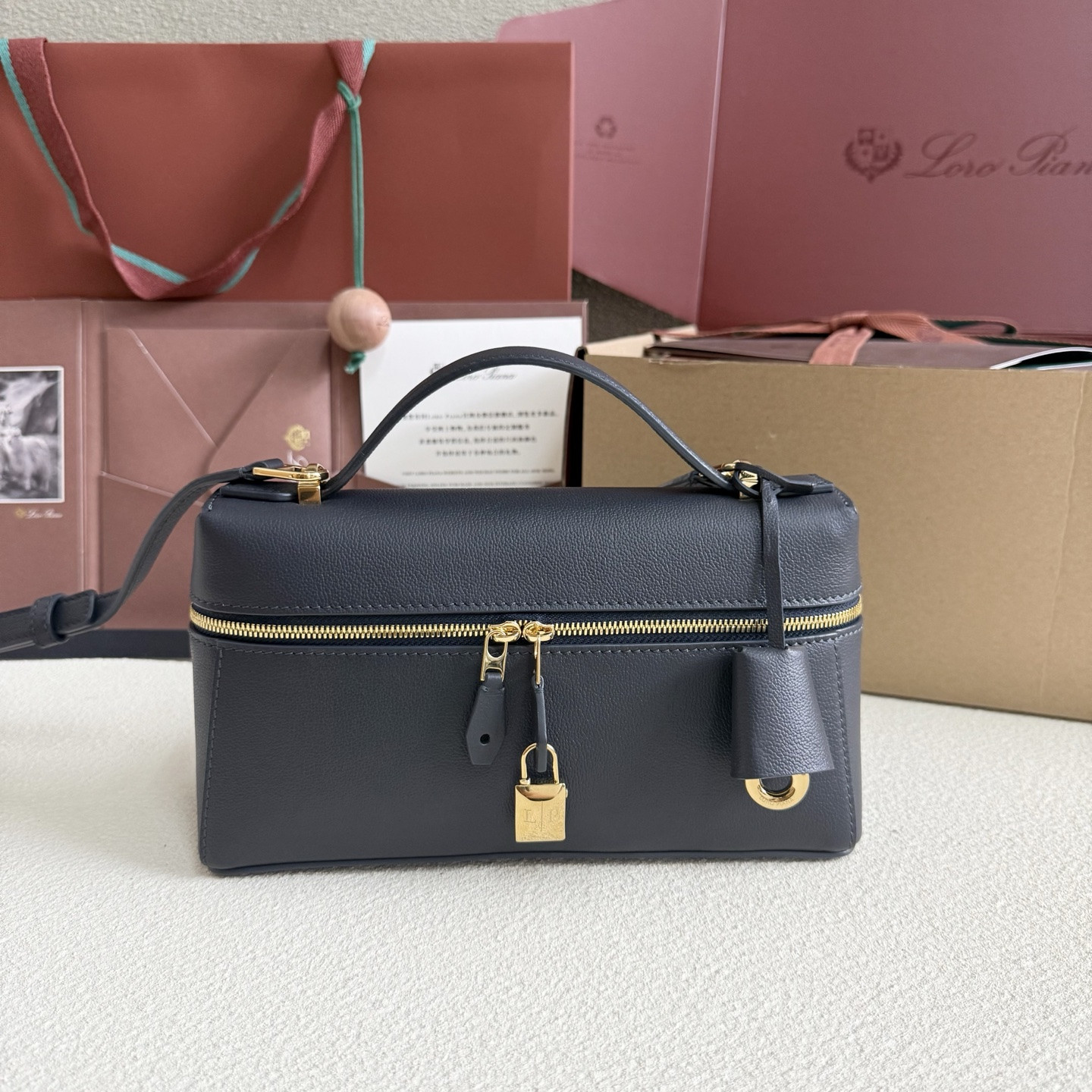 L**o p*ana extra bag l23 23x12x7cm