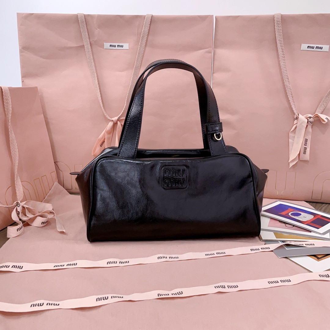 Miu Miu Leather top-handle bag 15x28x13cm