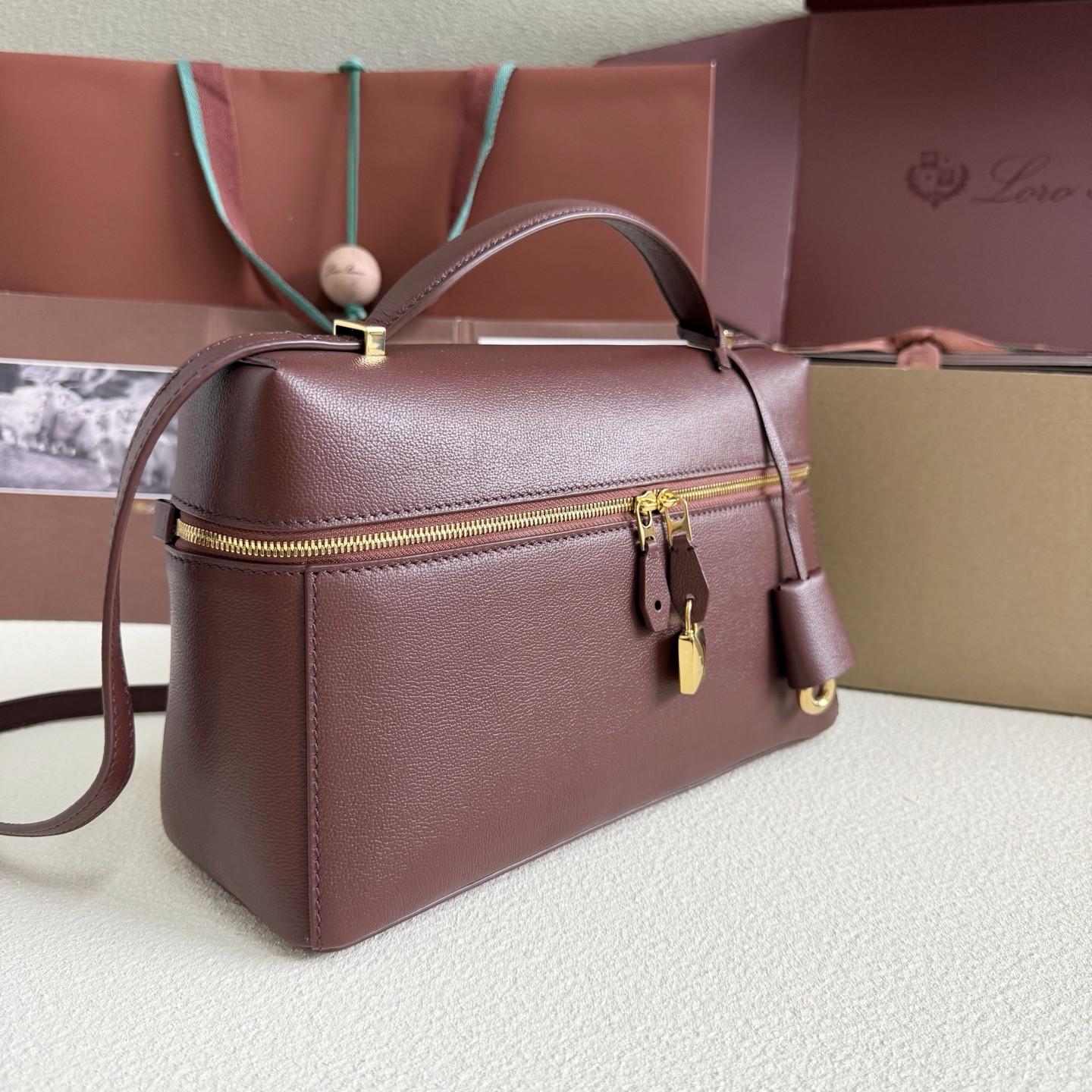 L**o p*ana extra pocket l27 calfskin 16x27x10cm