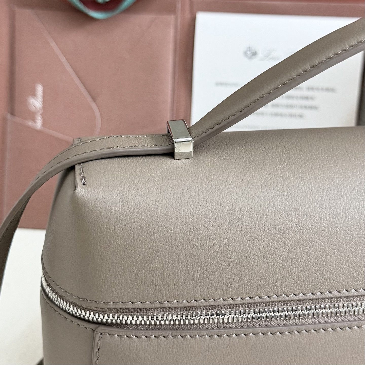 L**o p*ana extra pocket l27 calfskin 16x27x10cm