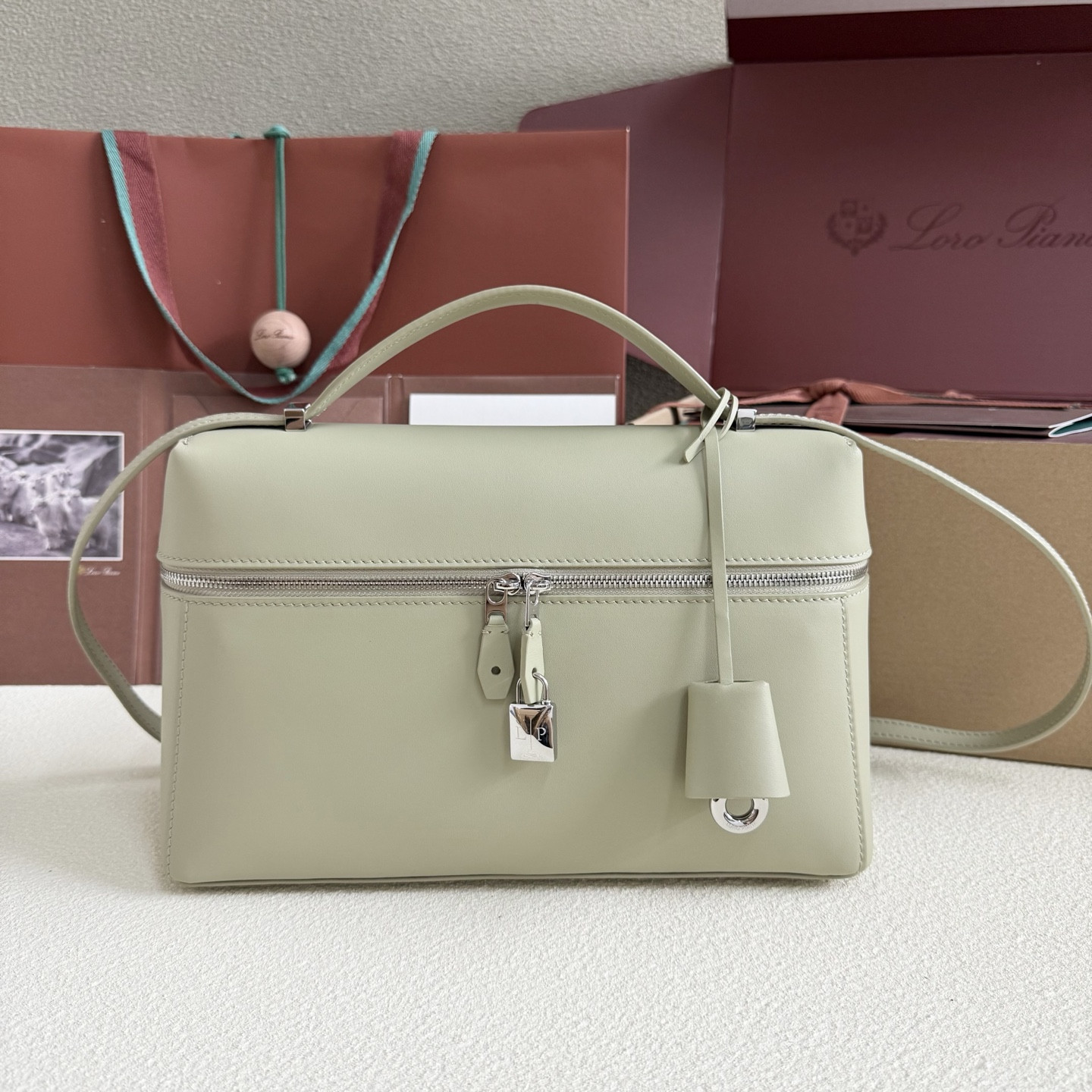L**o p*ana extra pocket l27 calfskin 16x27x10cm