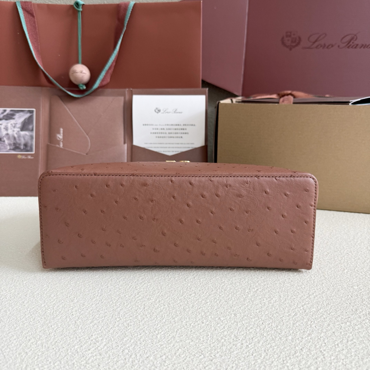 L**o p*ana extra pocket l27 ostrich-grained leather 16x27x10cm