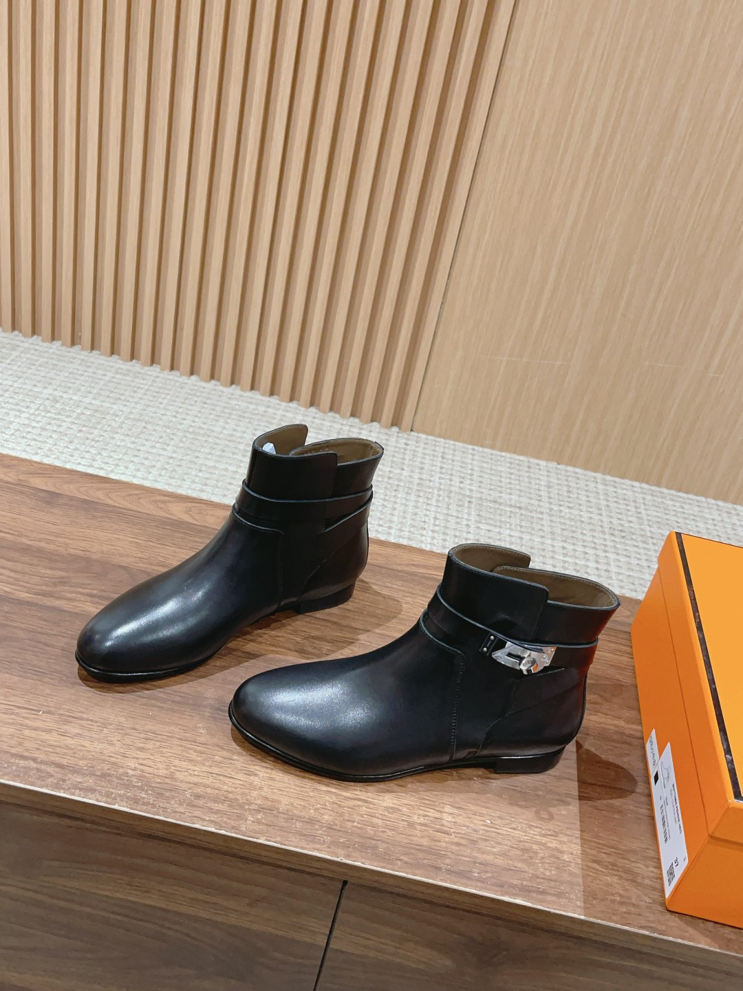 ua H**mes neo ankle boot