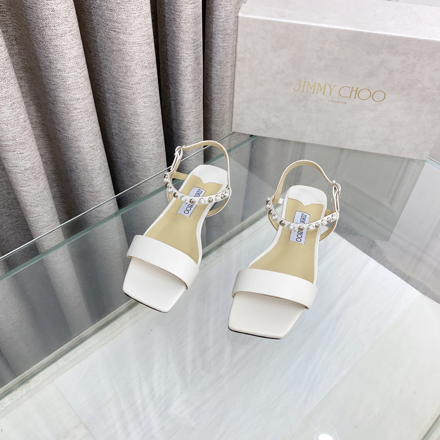 ua Ji*y Ch* sandals