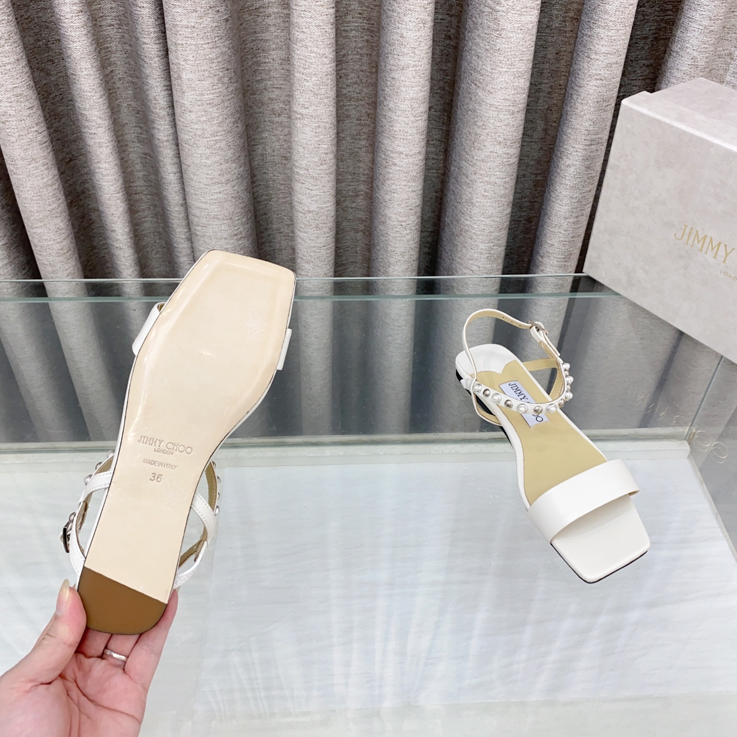 ua Ji*y Ch* sandals
