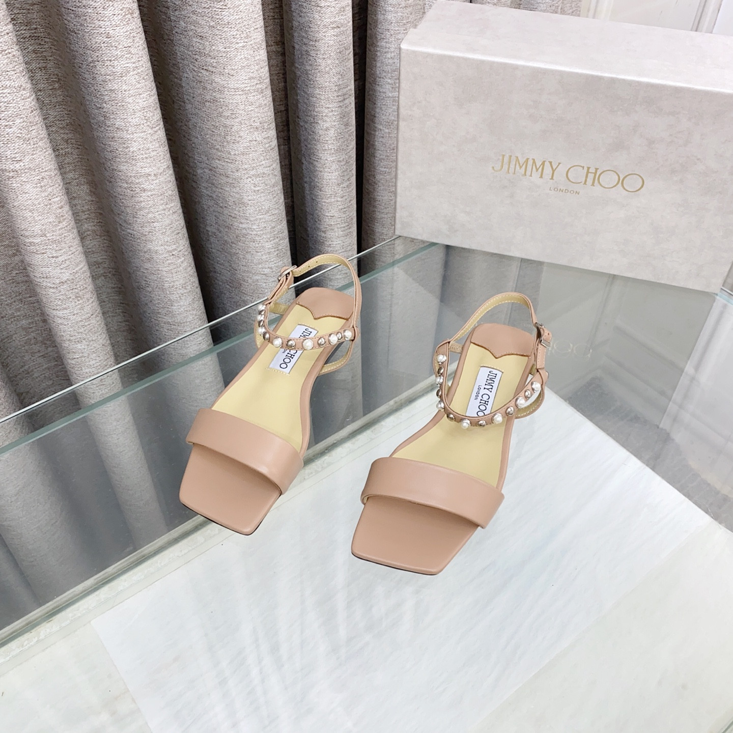 ua Ji*y Ch* sandals