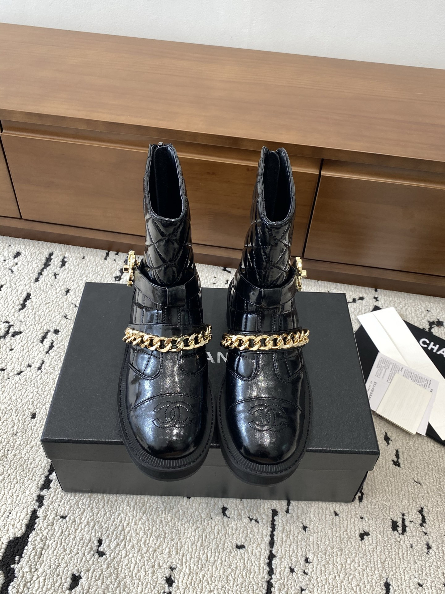 ua Ch*el boots